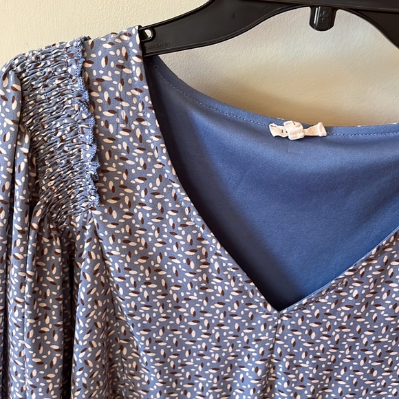 Blue floral tunic with long sleeves and lining. - Picture 2 of 2